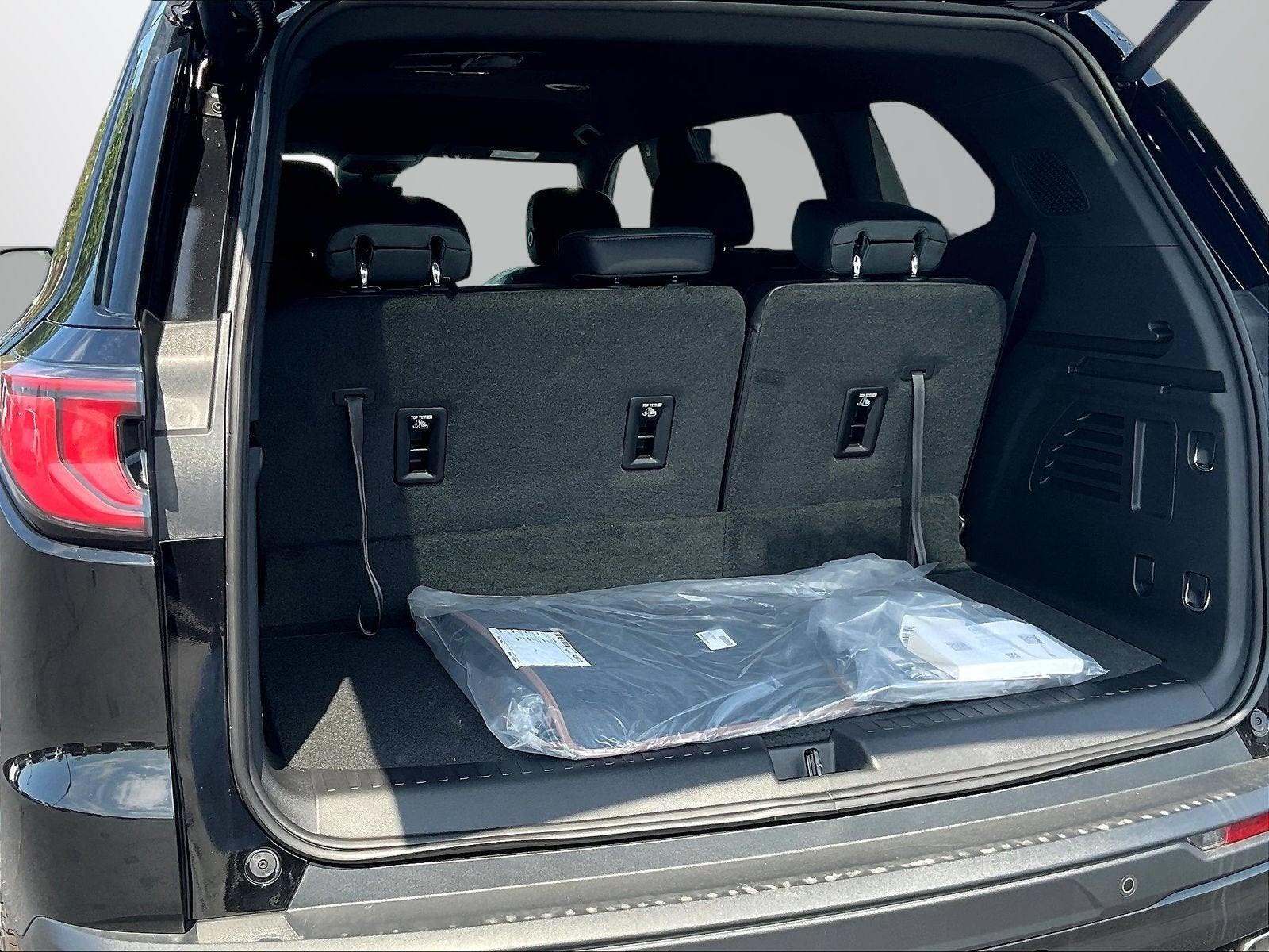 2026 GMC Acadia AT4 - Photo 9