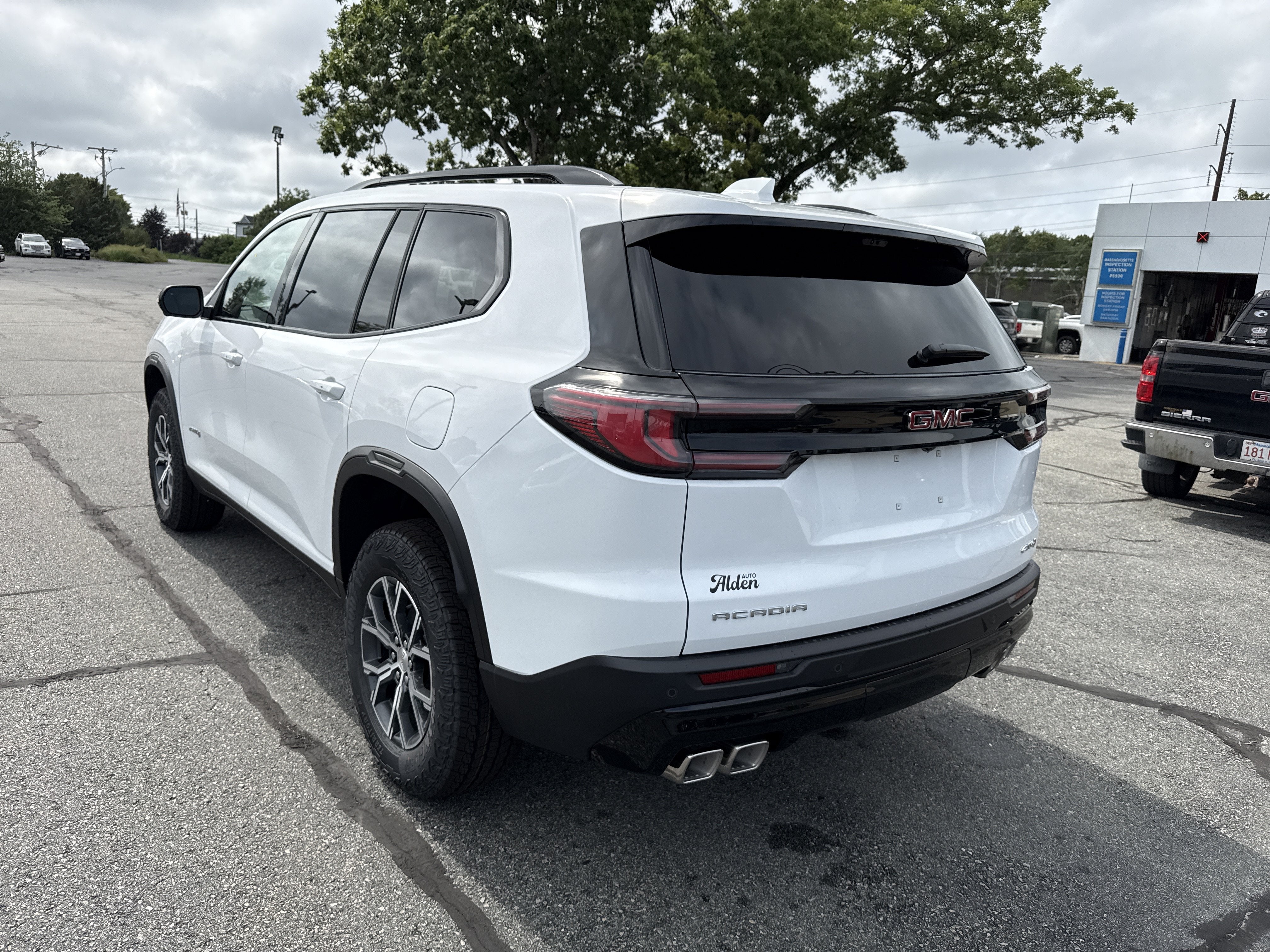 2026 GMC Acadia AT4