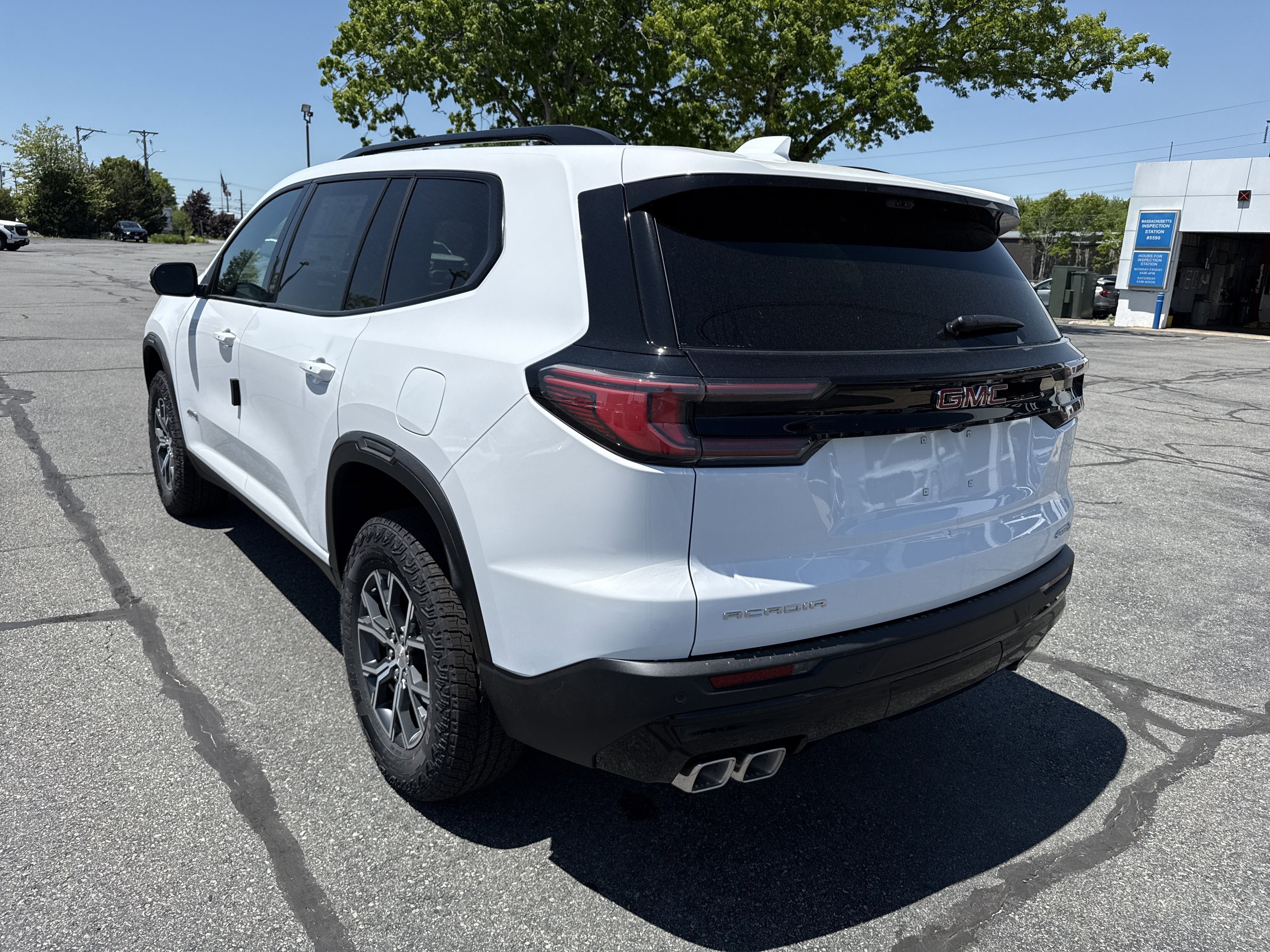 2026 GMC Acadia AT4