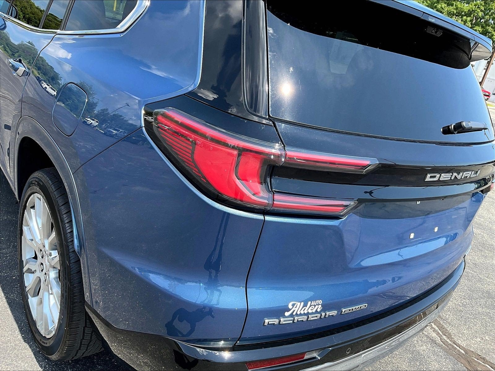 2024 GMC Acadia Denali