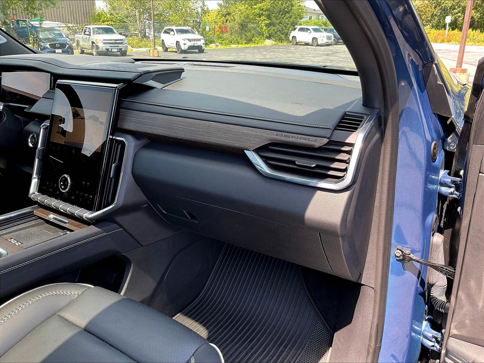 2024 GMC Acadia Denali