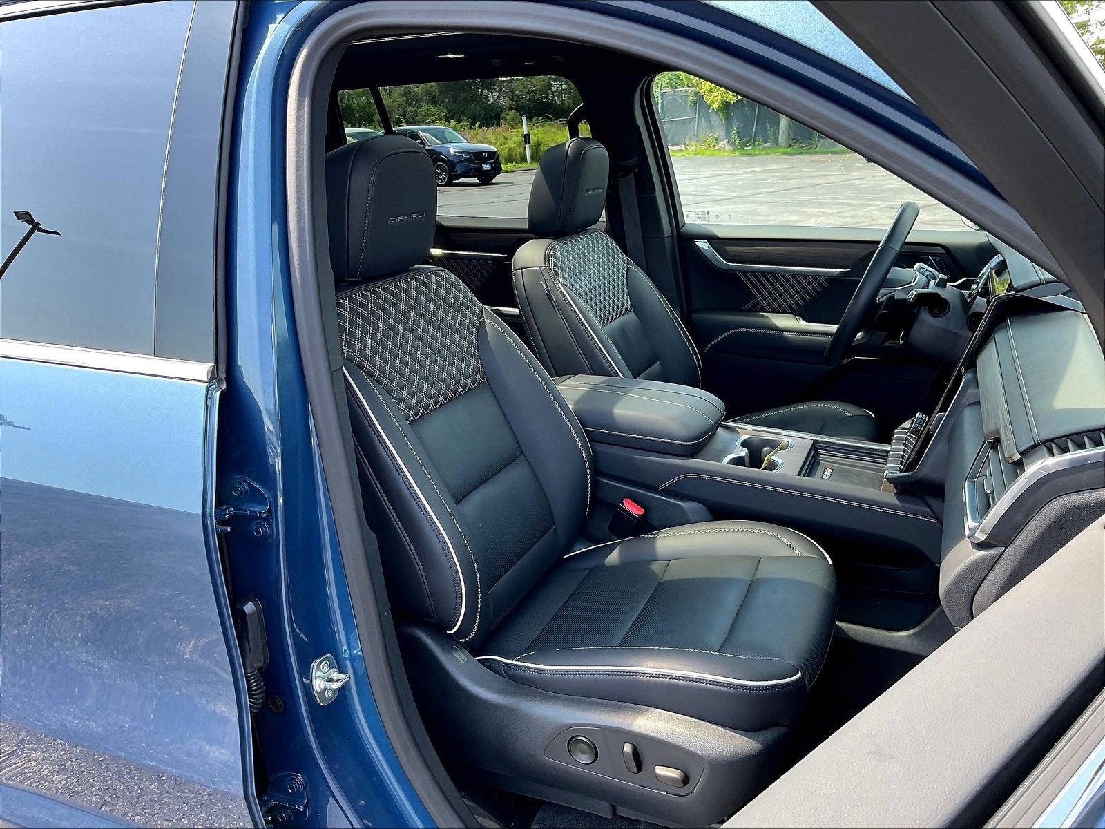 2024 GMC Acadia Denali