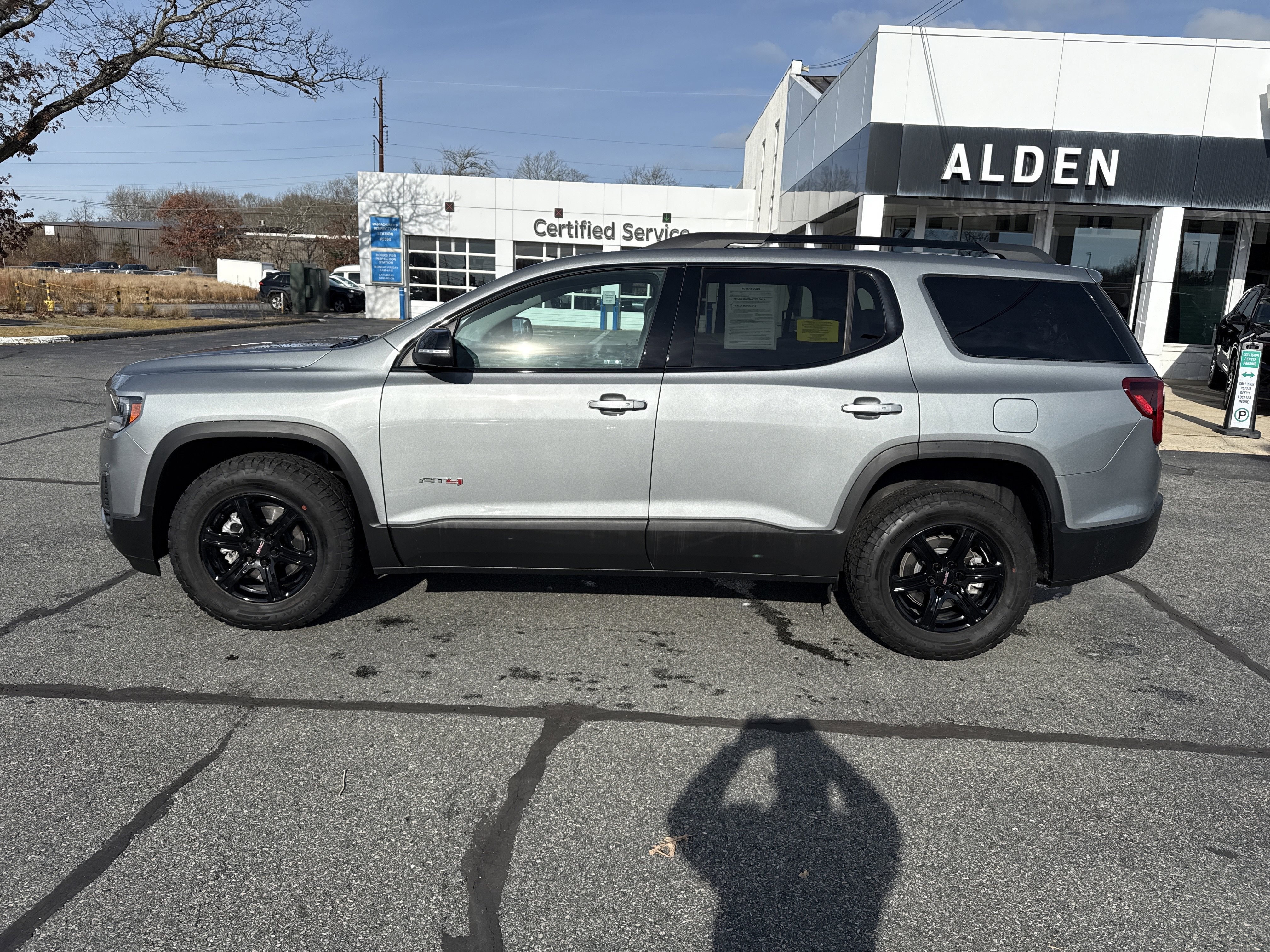 2023 GMC Acadia AT4