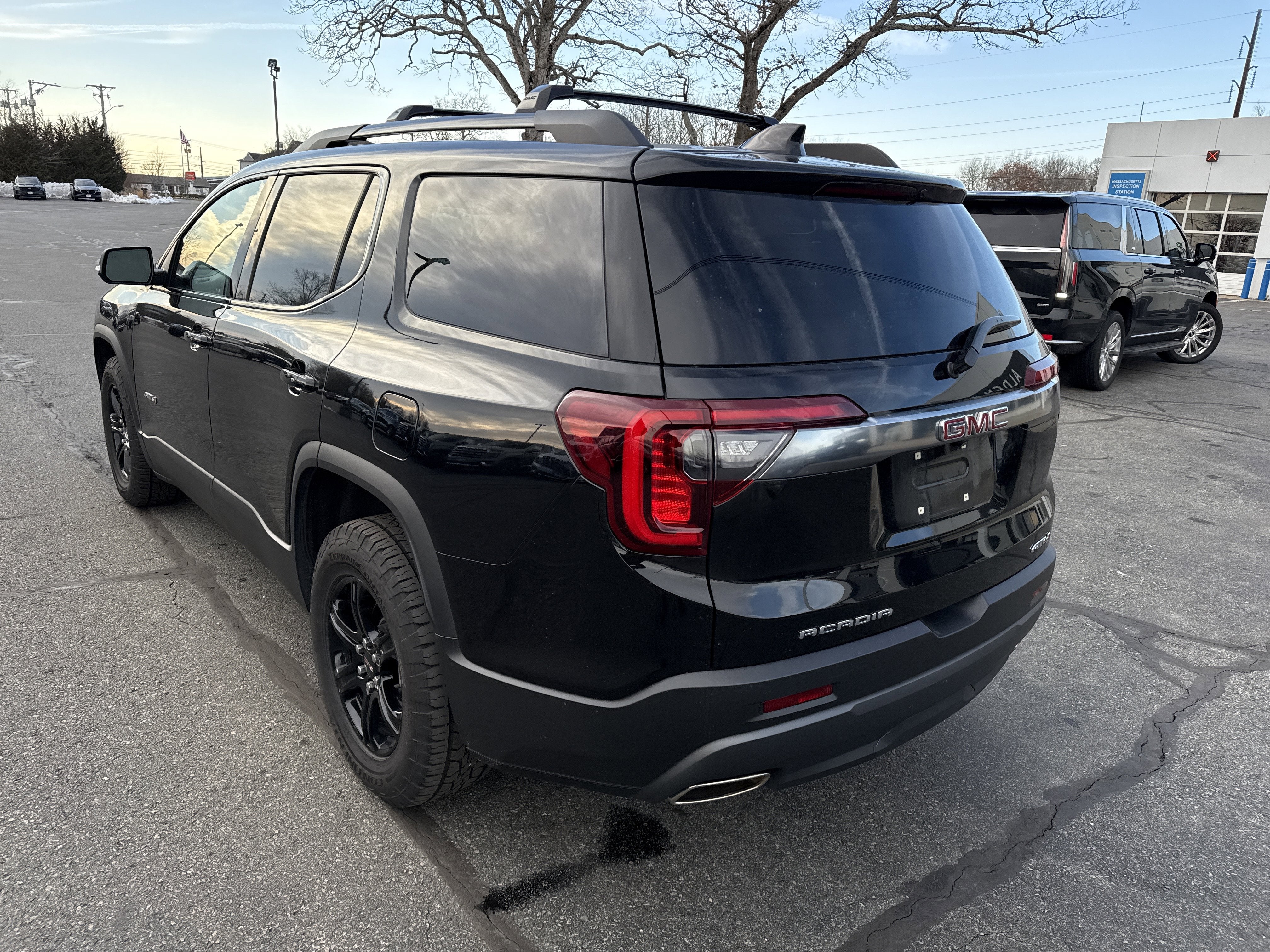 2023 GMC Acadia AT4