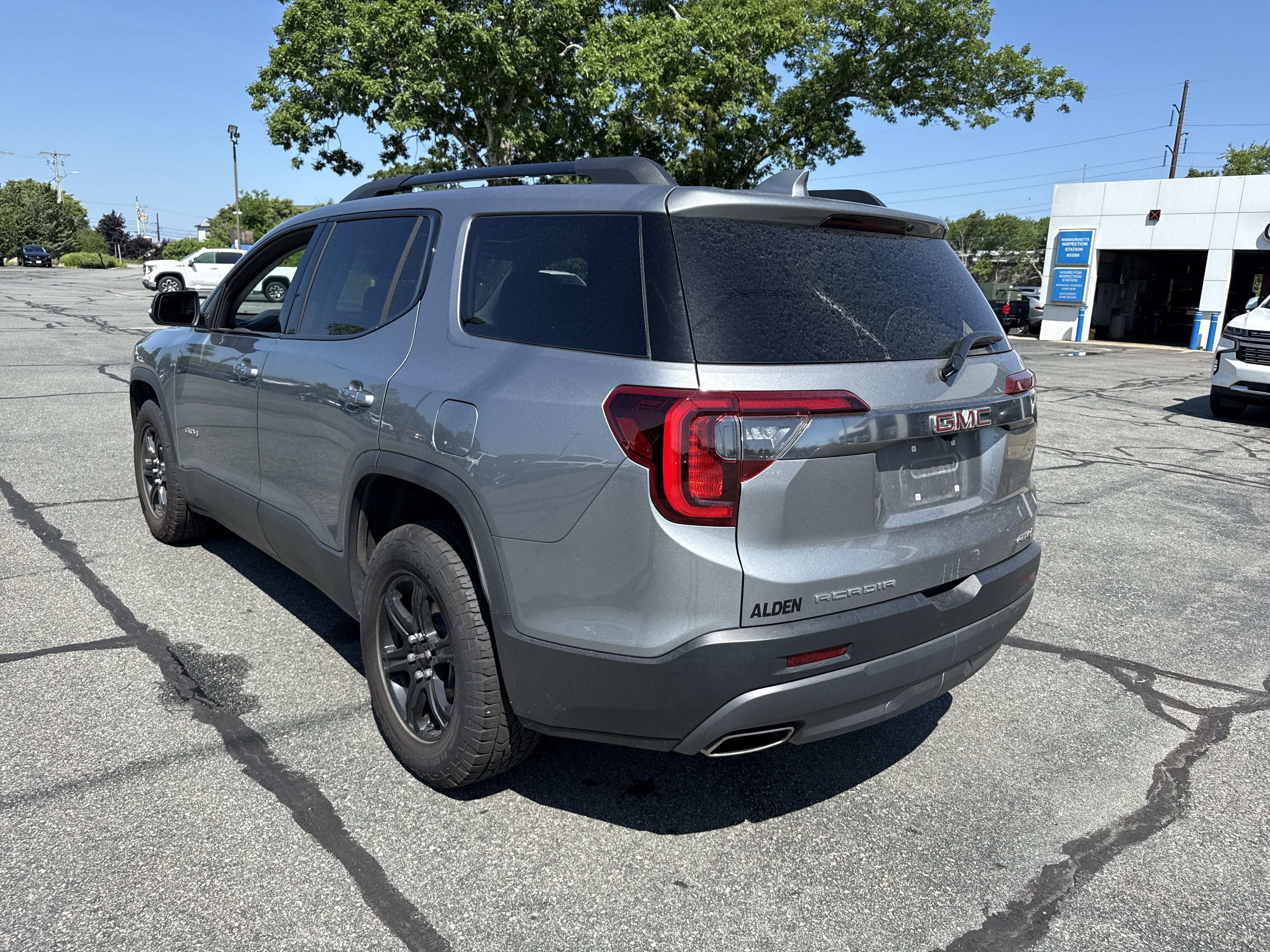 2023 GMC Acadia AT4