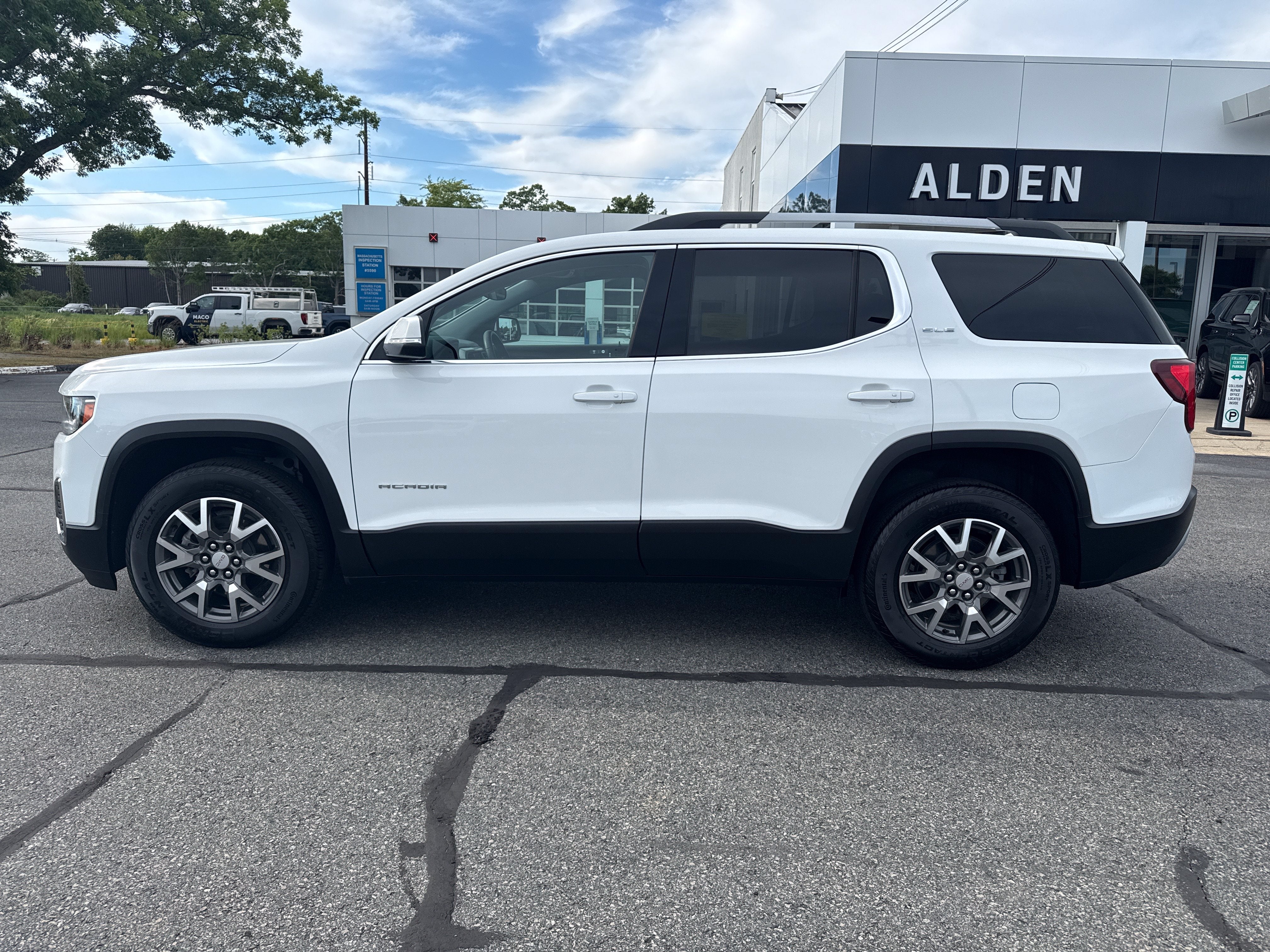 2023 GMC Acadia SLE