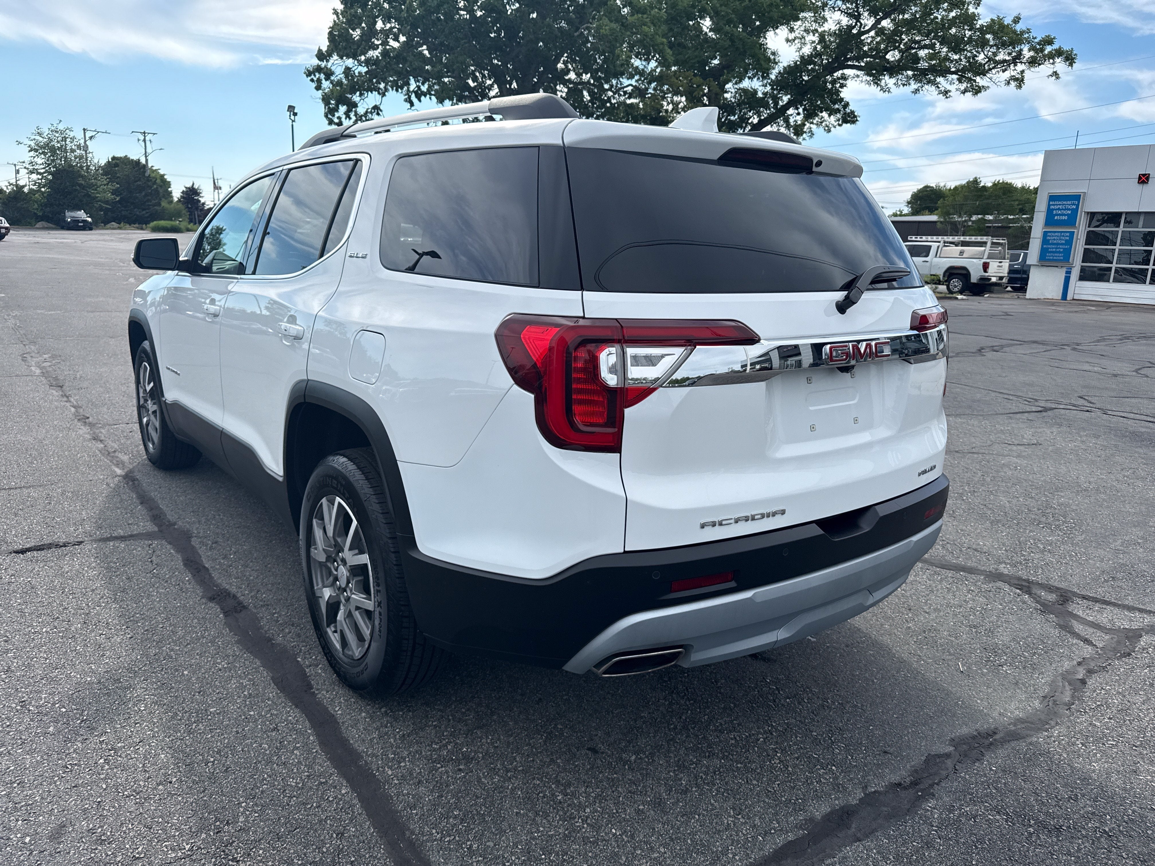 2023 GMC Acadia SLE