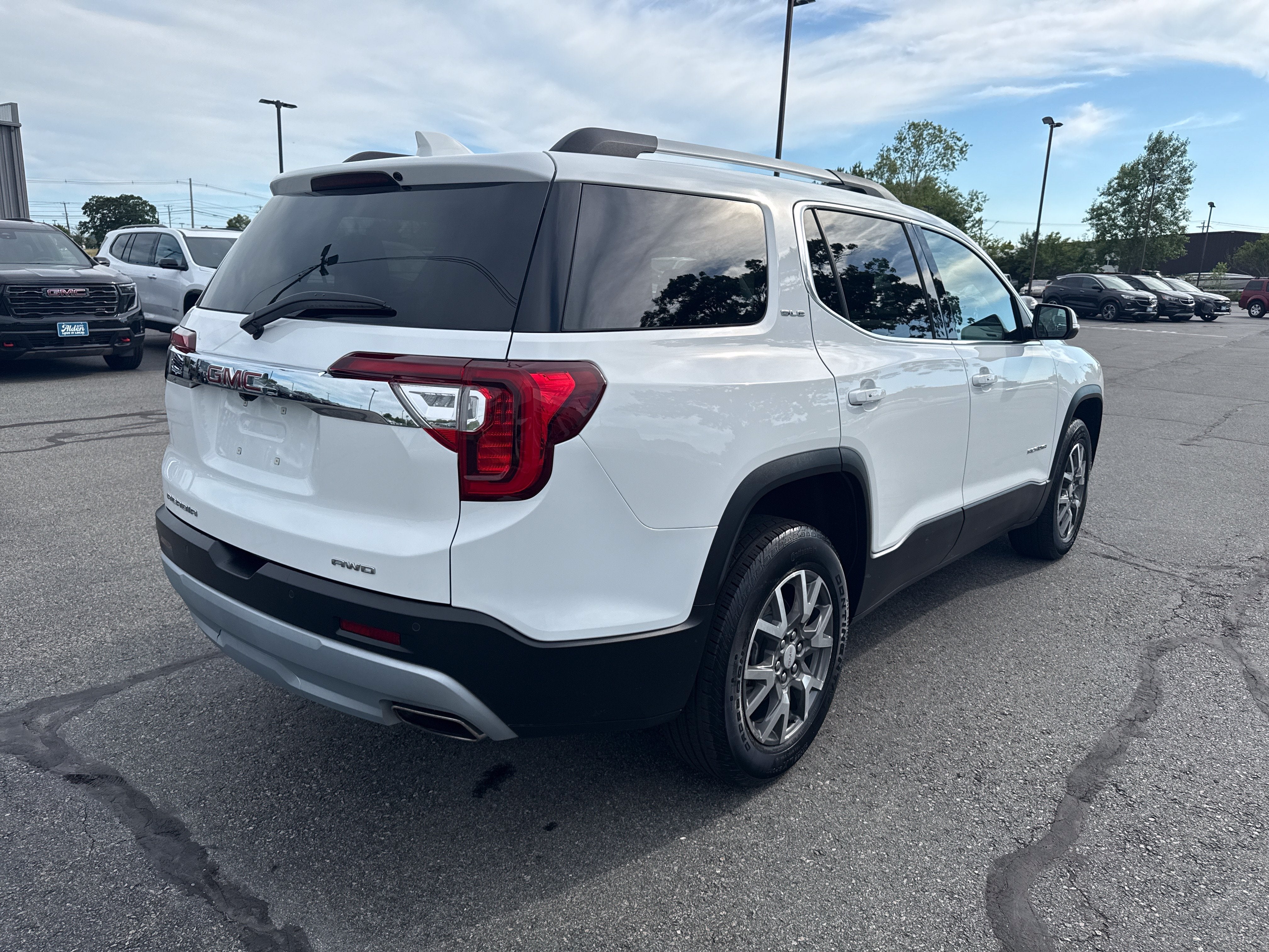 2023 GMC Acadia SLE