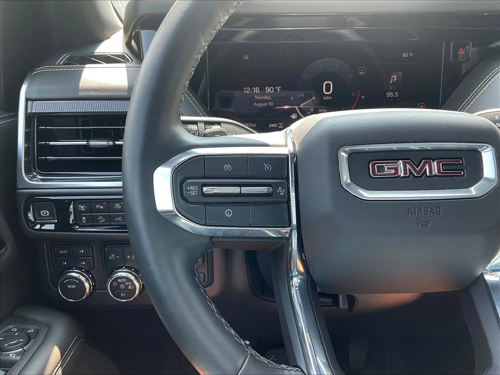 2025 GMC Yukon Elevation