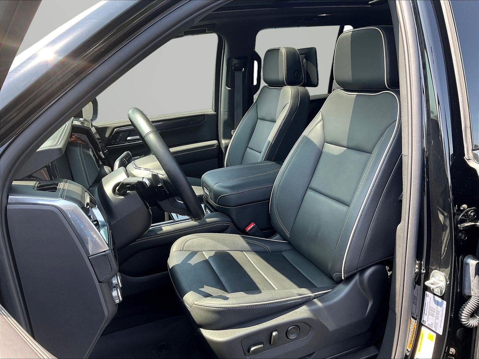 2025 GMC Yukon Elevation