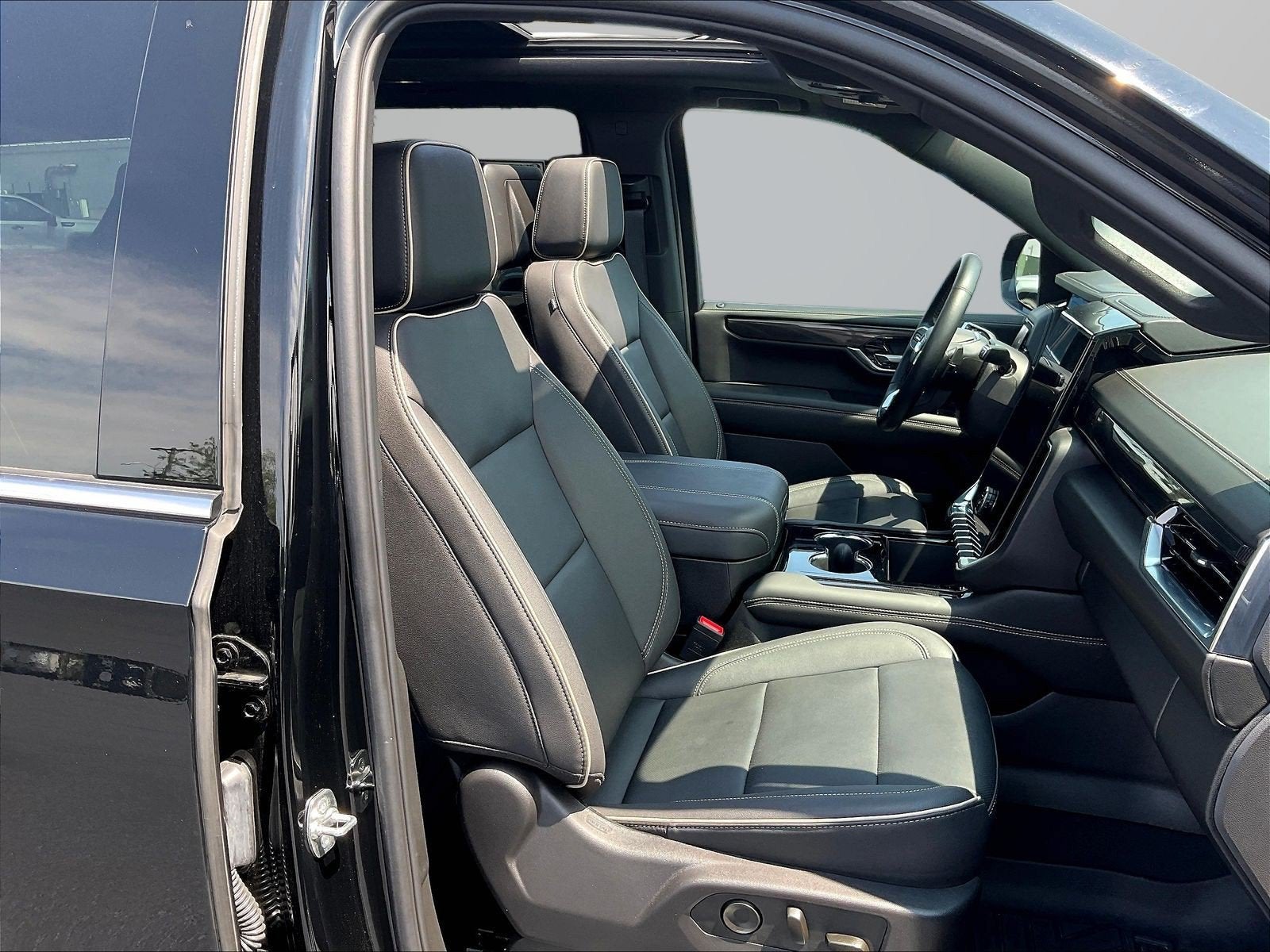 2025 GMC Yukon Elevation