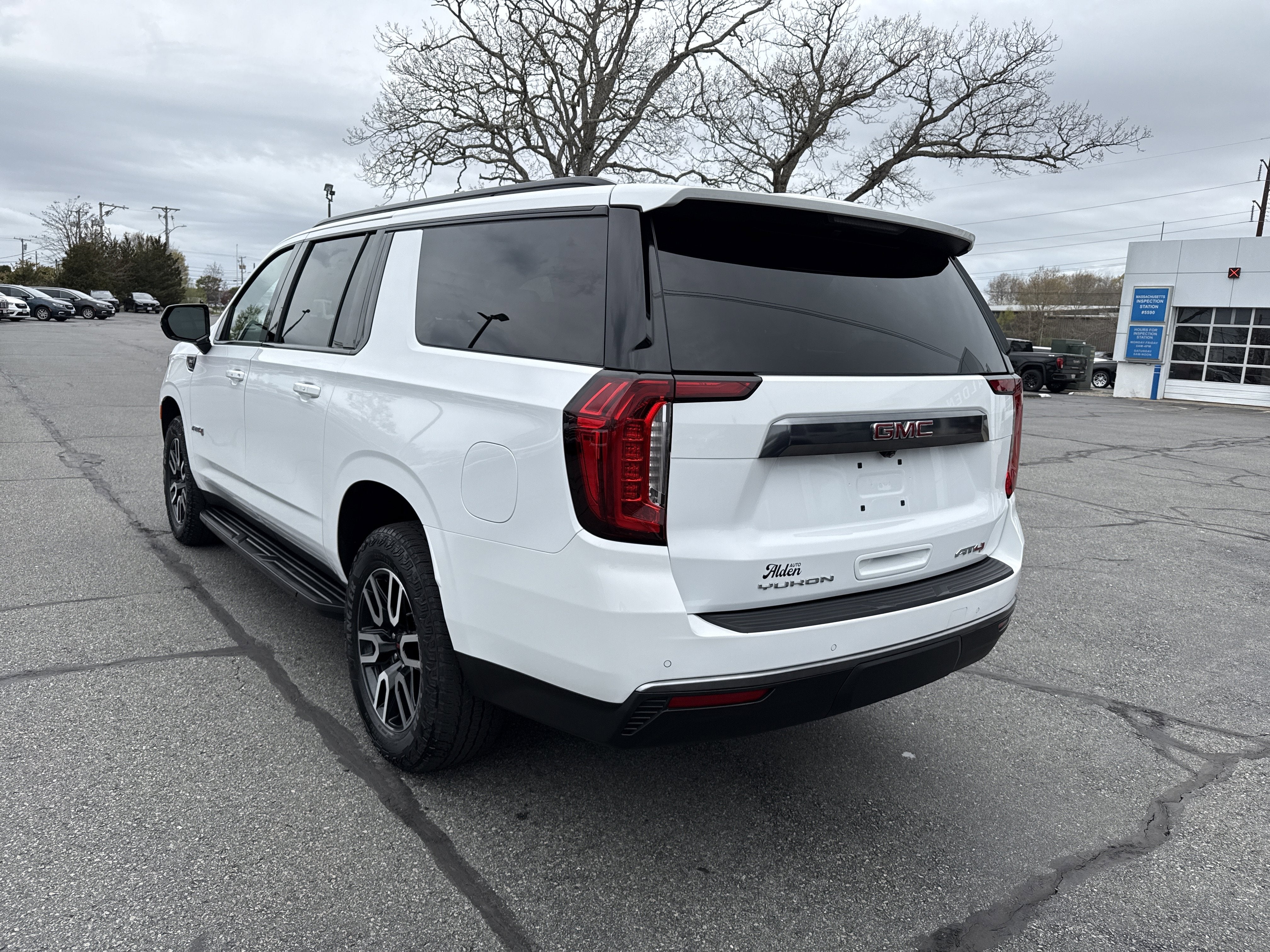 2023 GMC Yukon XL AT4