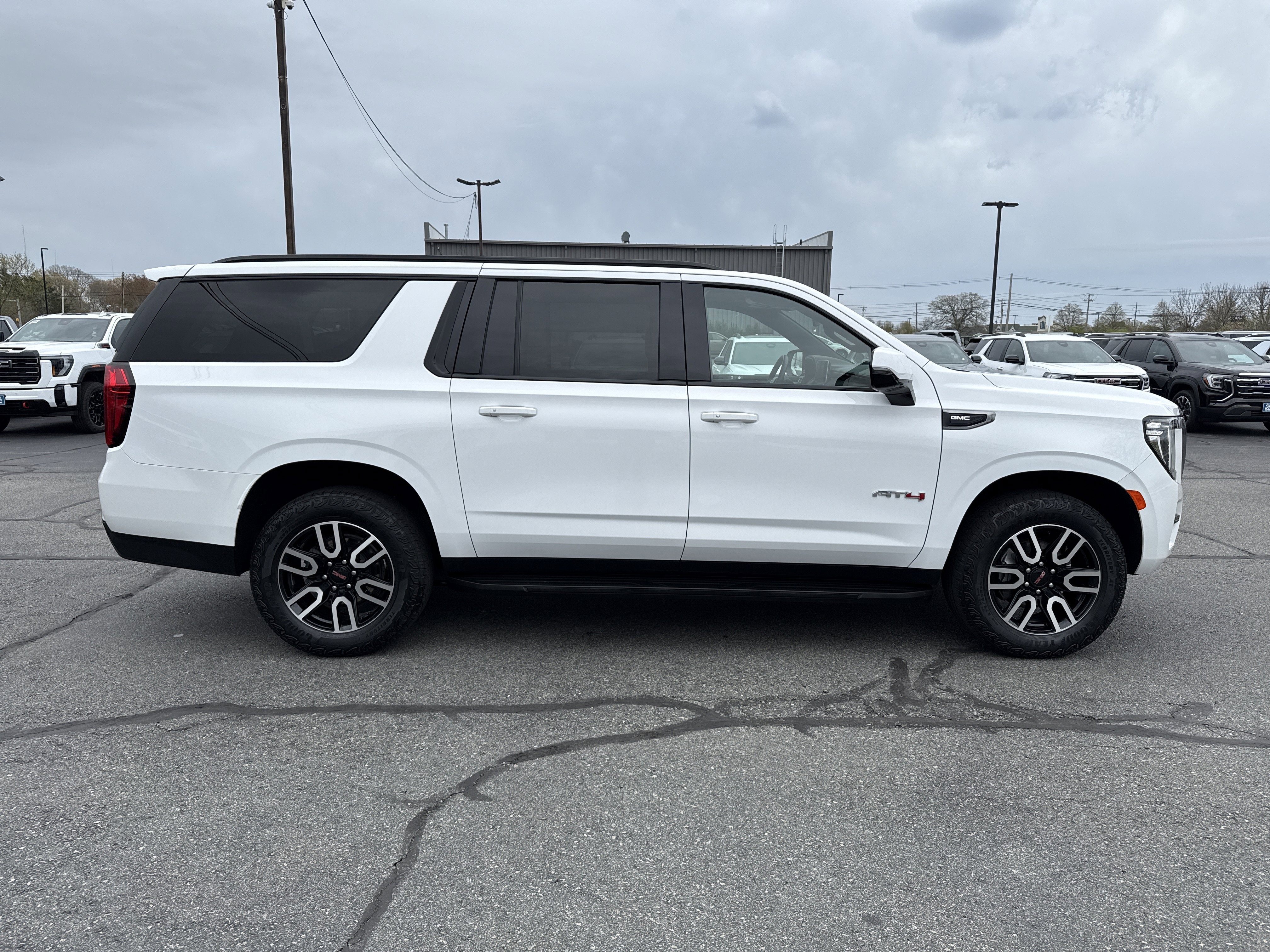 2023 GMC Yukon XL AT4