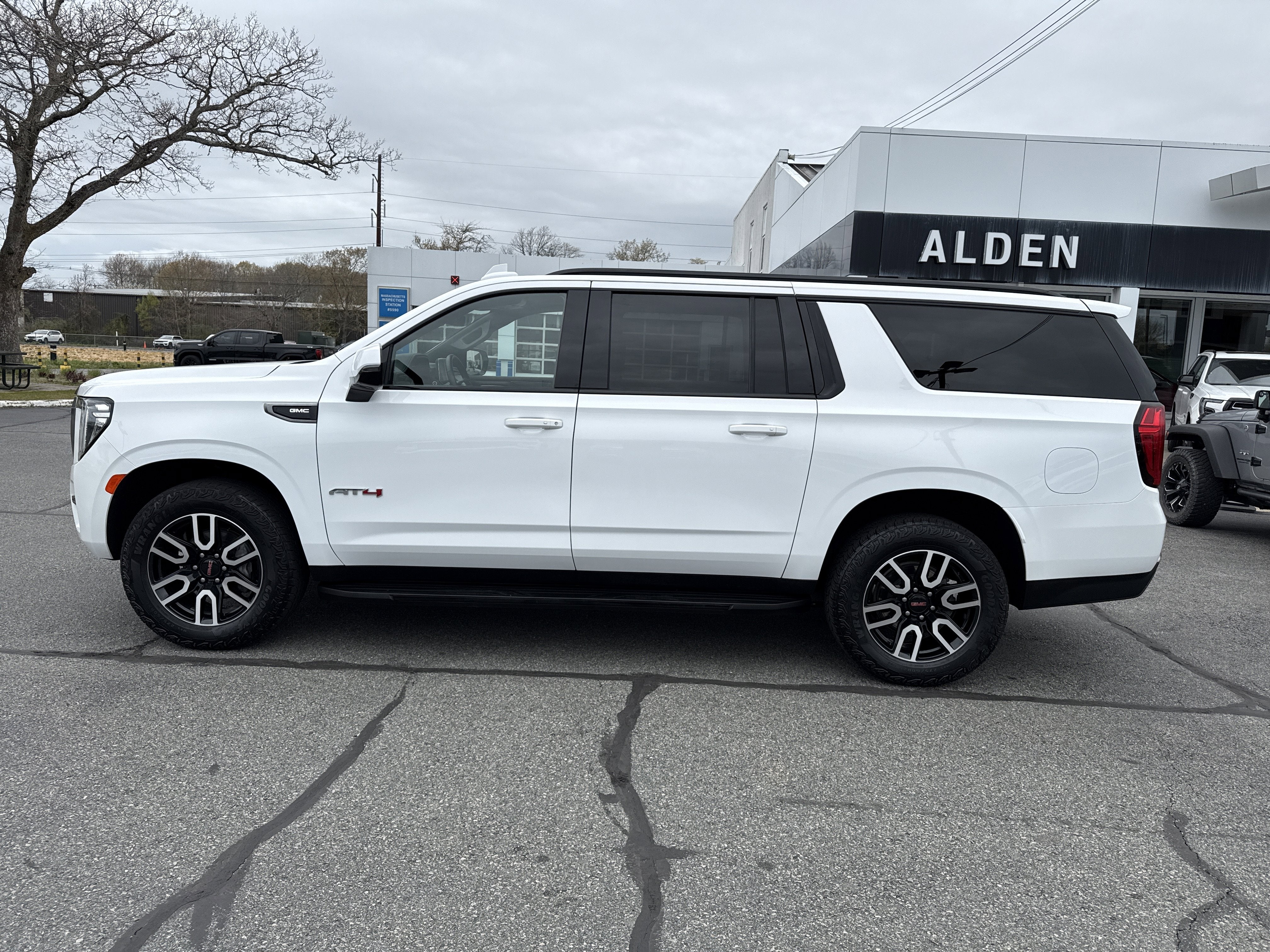 2023 GMC Yukon XL AT4