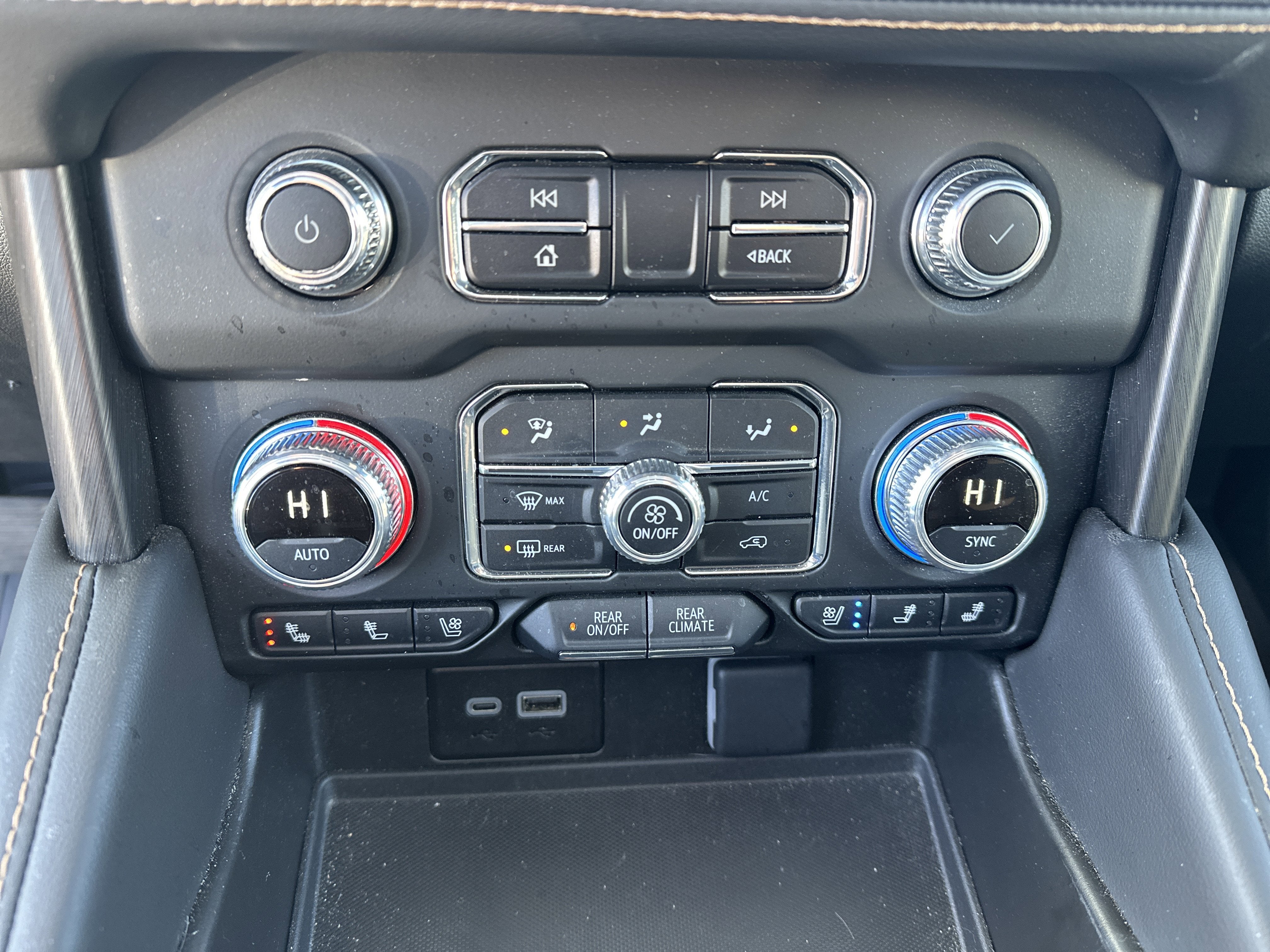 2024 GMC Yukon XL AT4