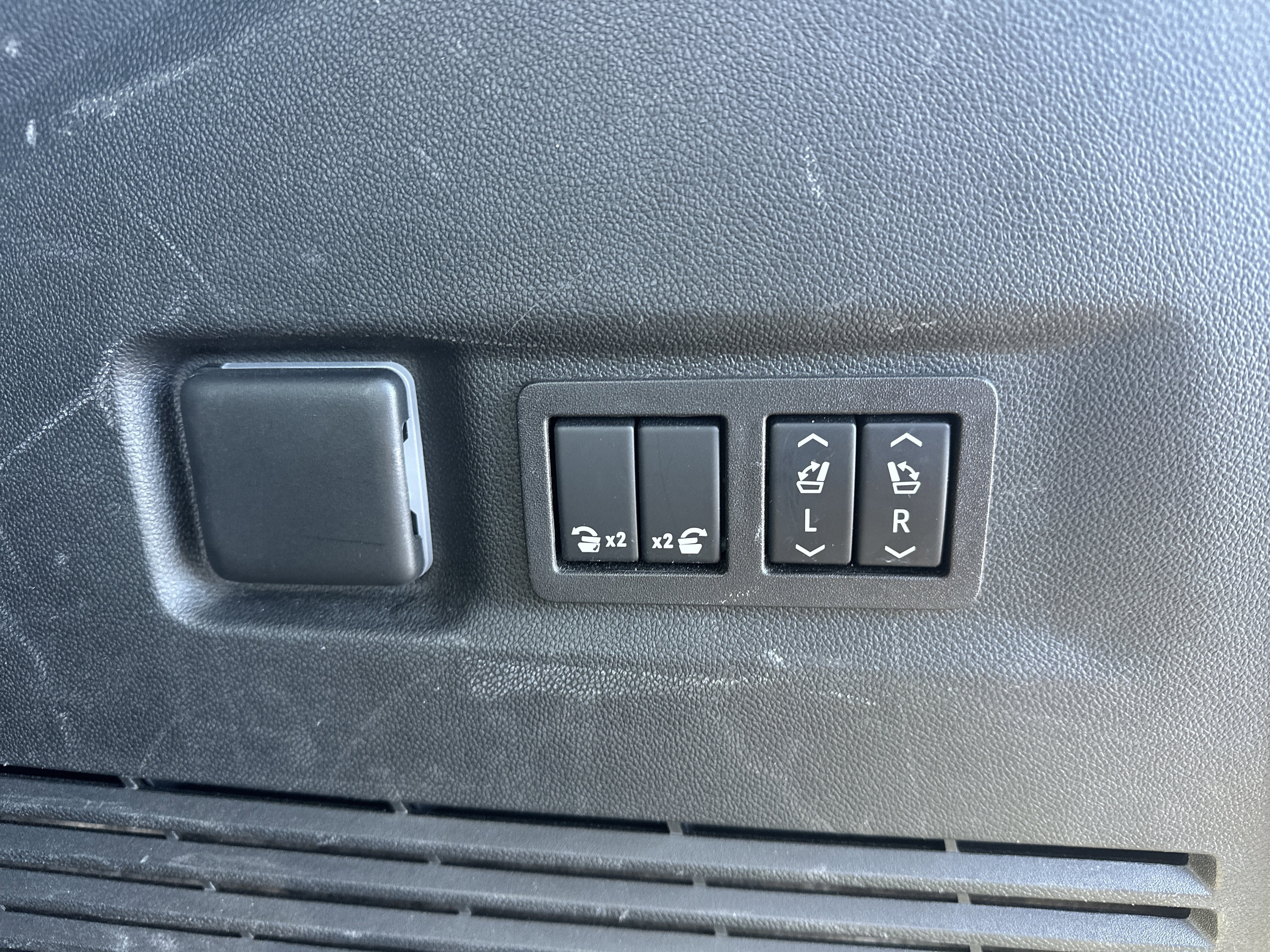 2024 GMC Yukon XL AT4