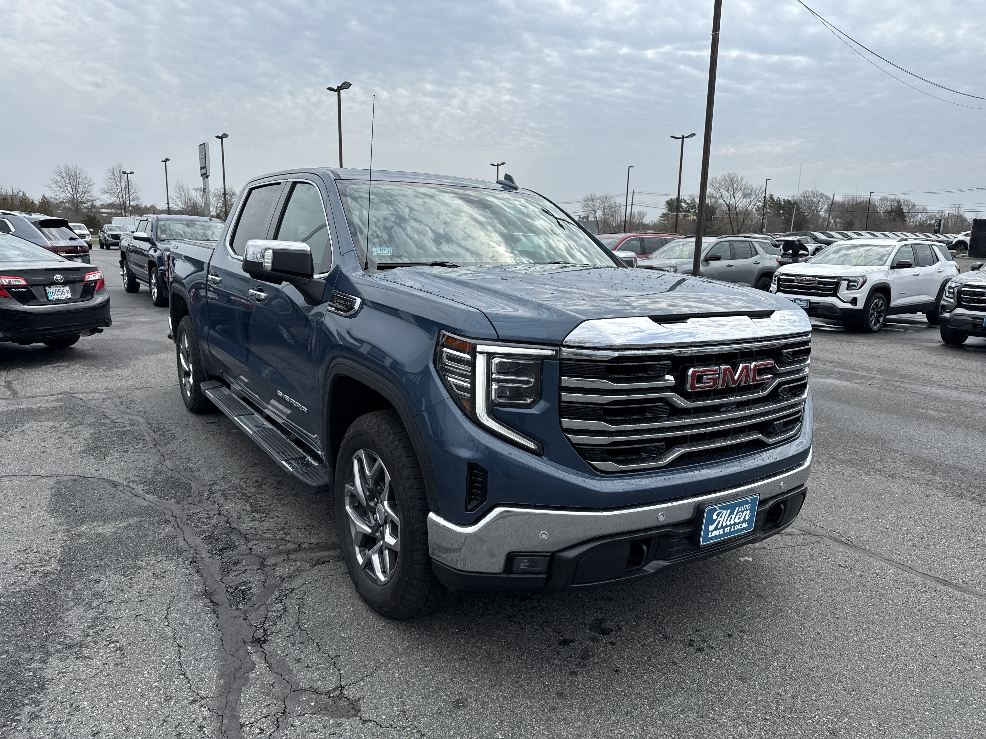 2024 GMC Sierra 1500 SLT