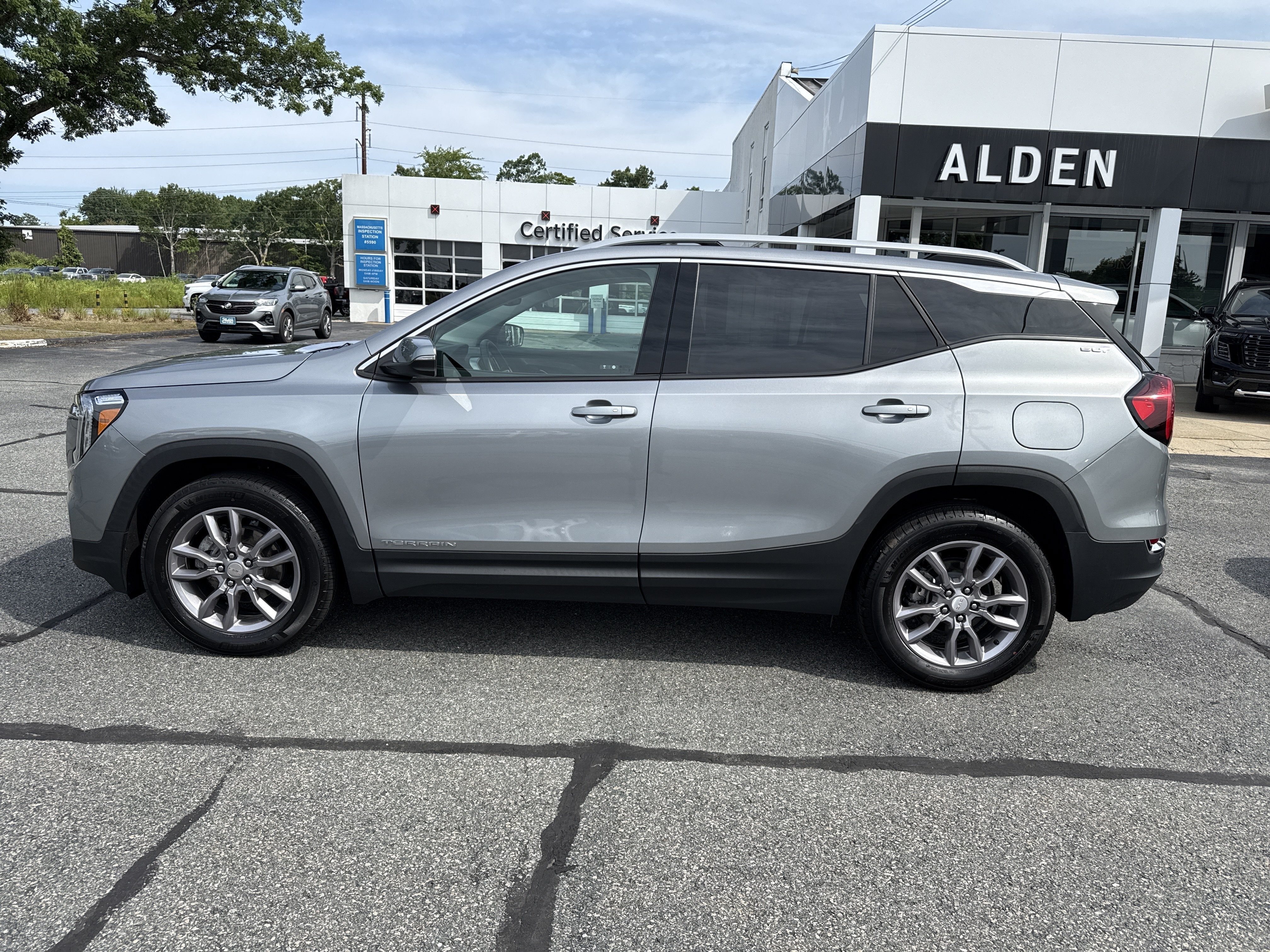 2023 GMC Terrain SLT