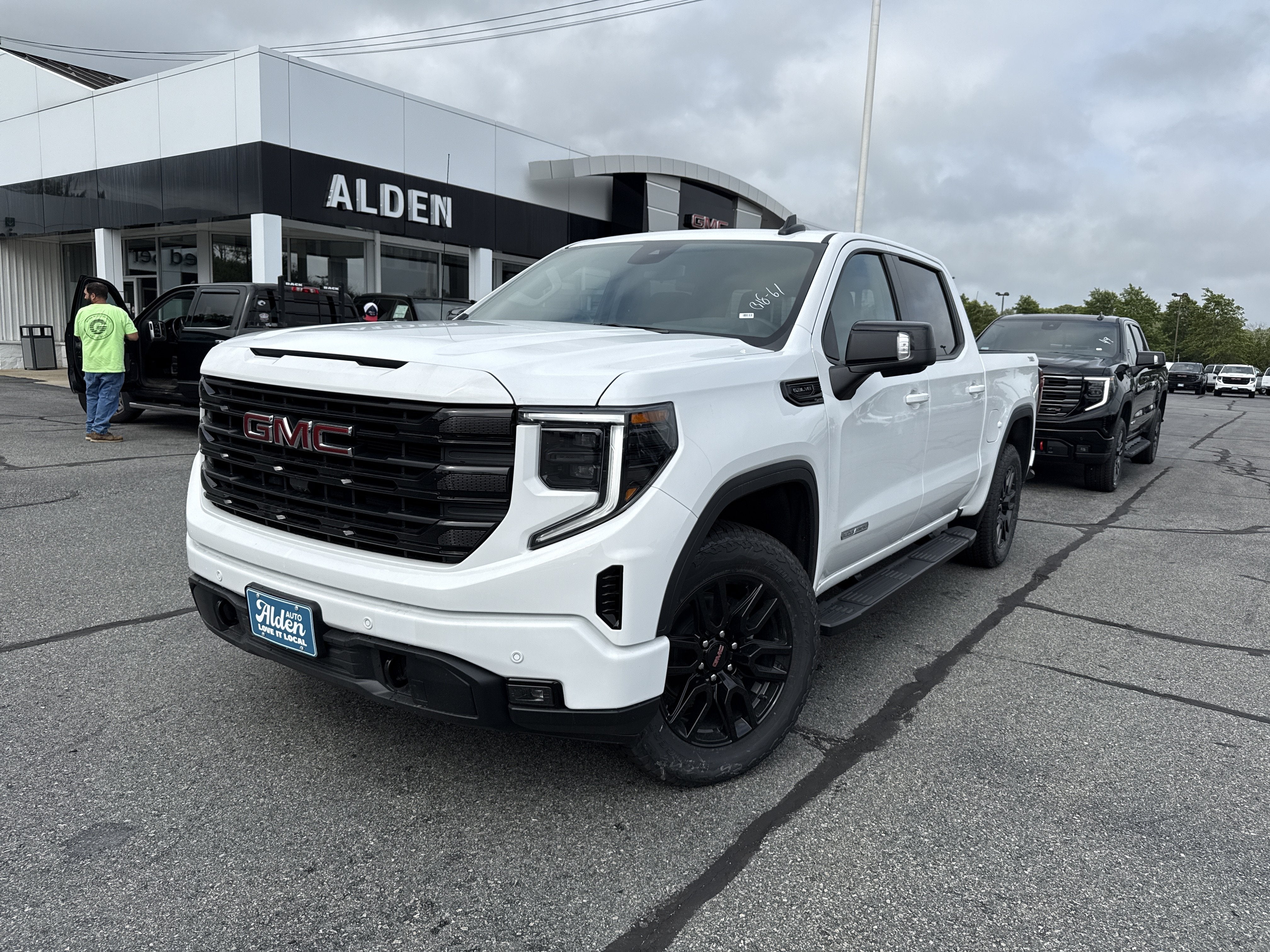 2026 GMC Sierra 1500 Elevation