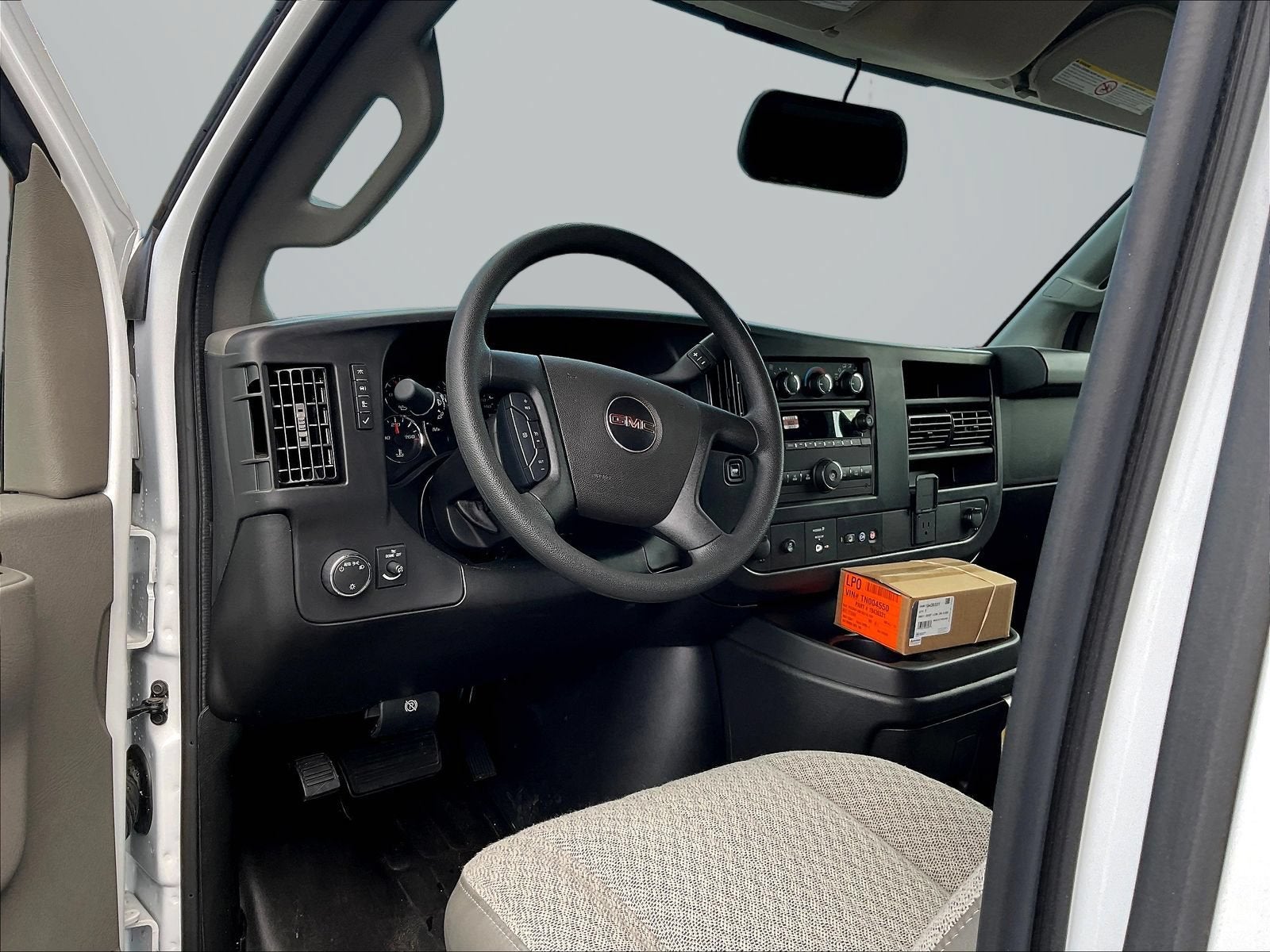 2026 GMC Savana Cutaway 3500 1WT