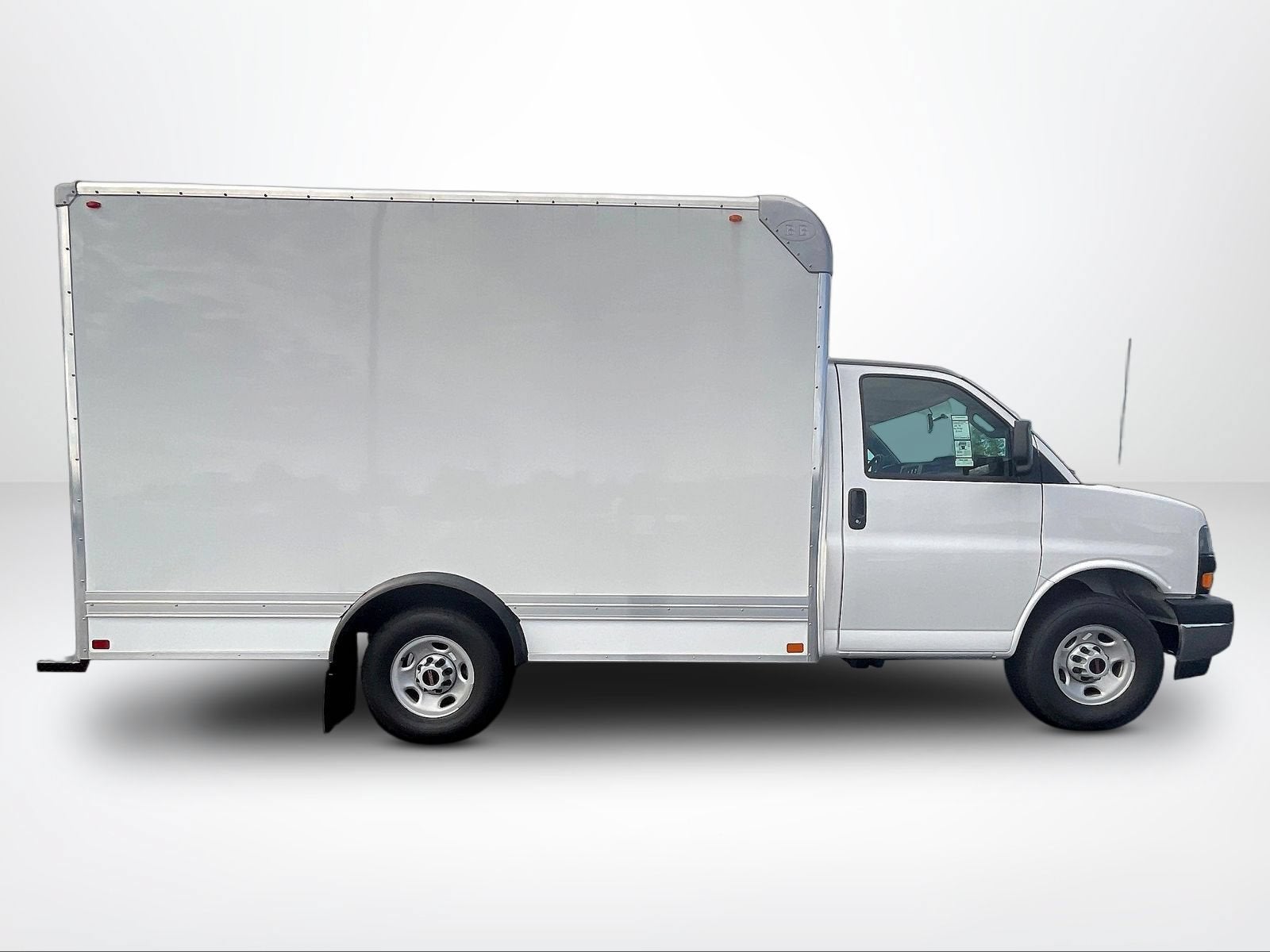 2026 GMC Savana Cutaway 3500 1WT