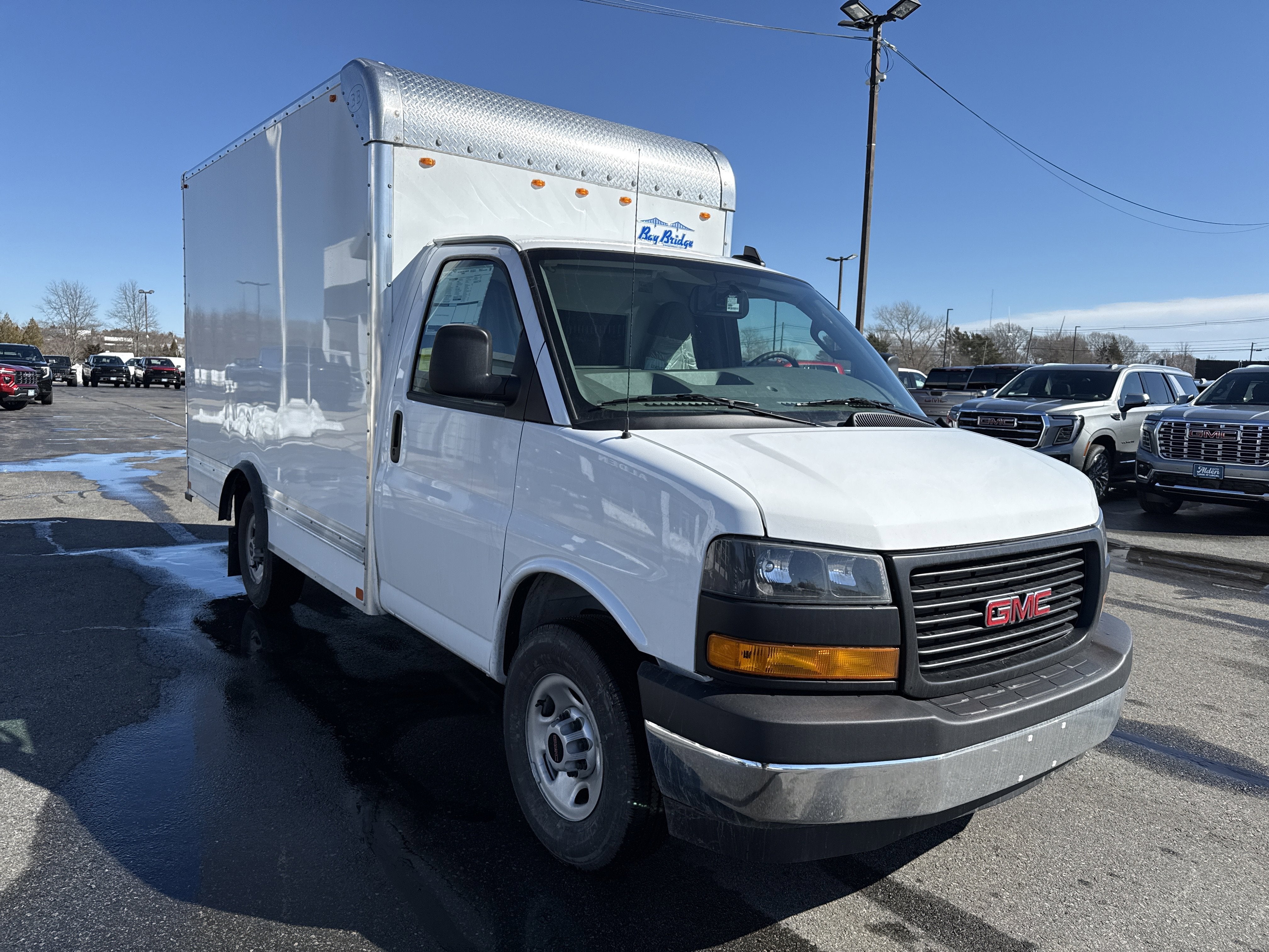 2026 GMC Savana Cutaway 3500 1WT