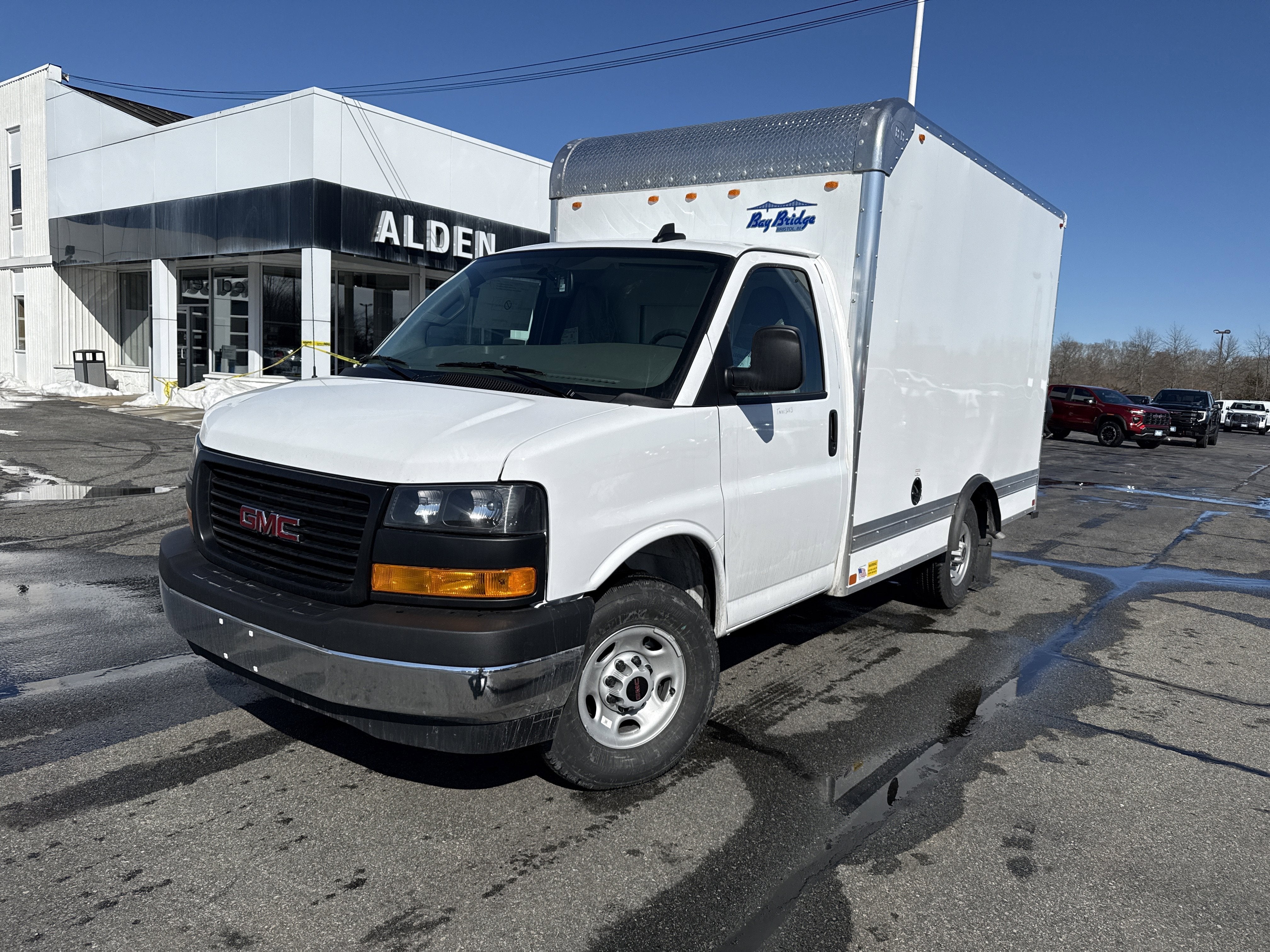 2026 GMC Savana Cutaway 3500 1WT