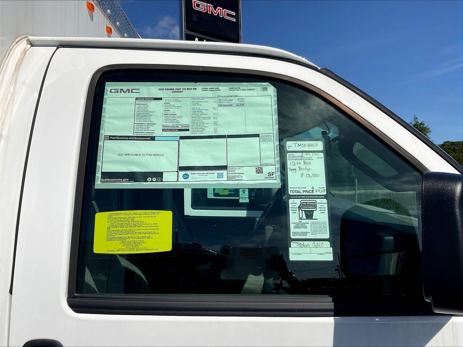 2026 GMC Savana Cutaway 3500 1WT