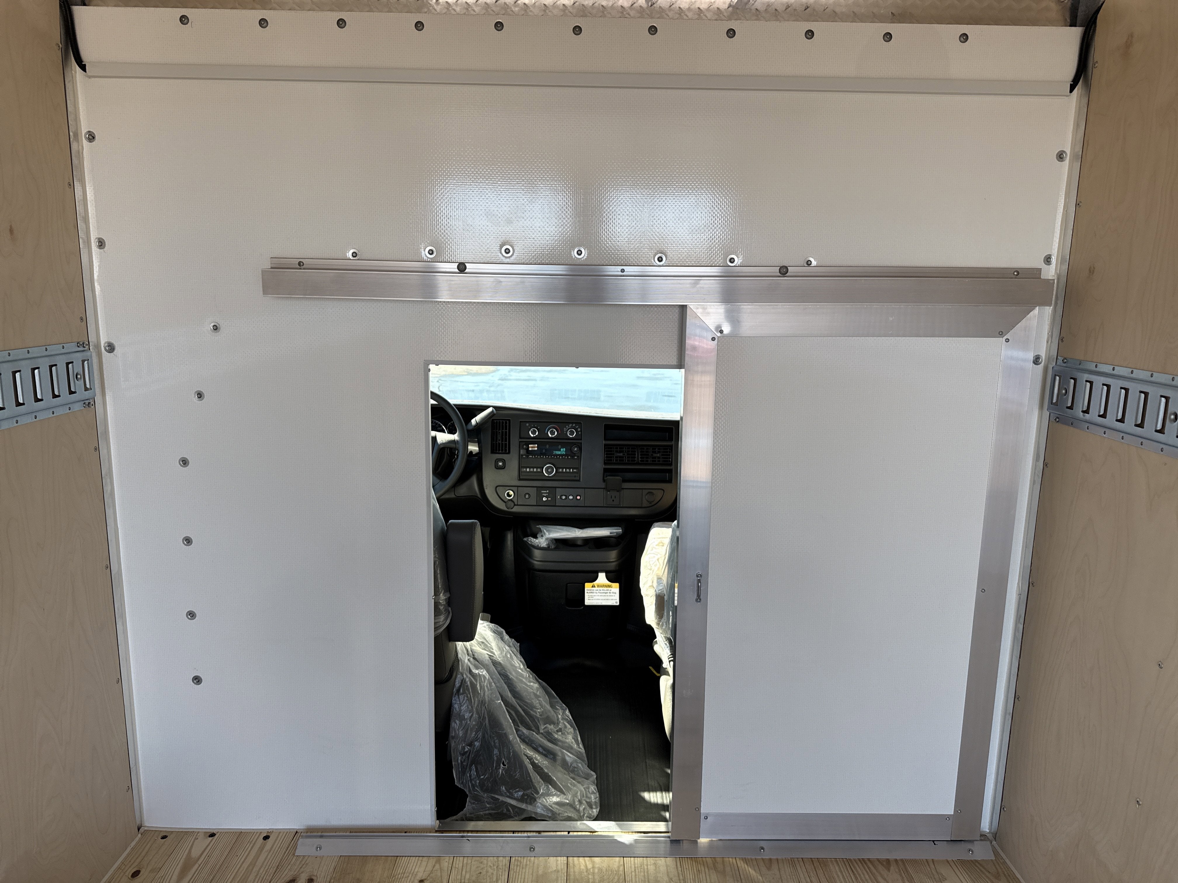 2026 GMC Savana Cutaway 3500 1WT