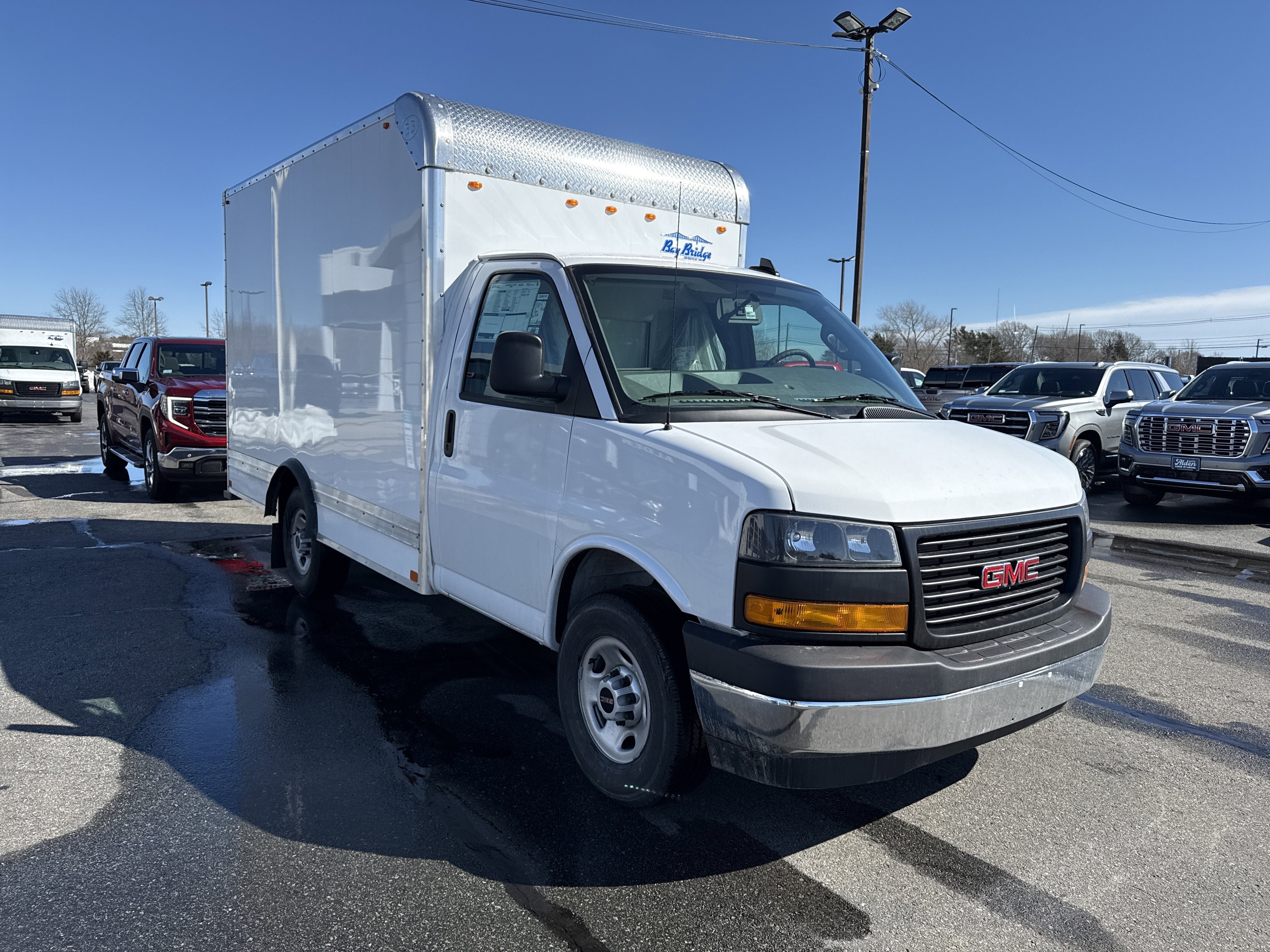 2026 GMC Savana Cutaway 3500 1WT