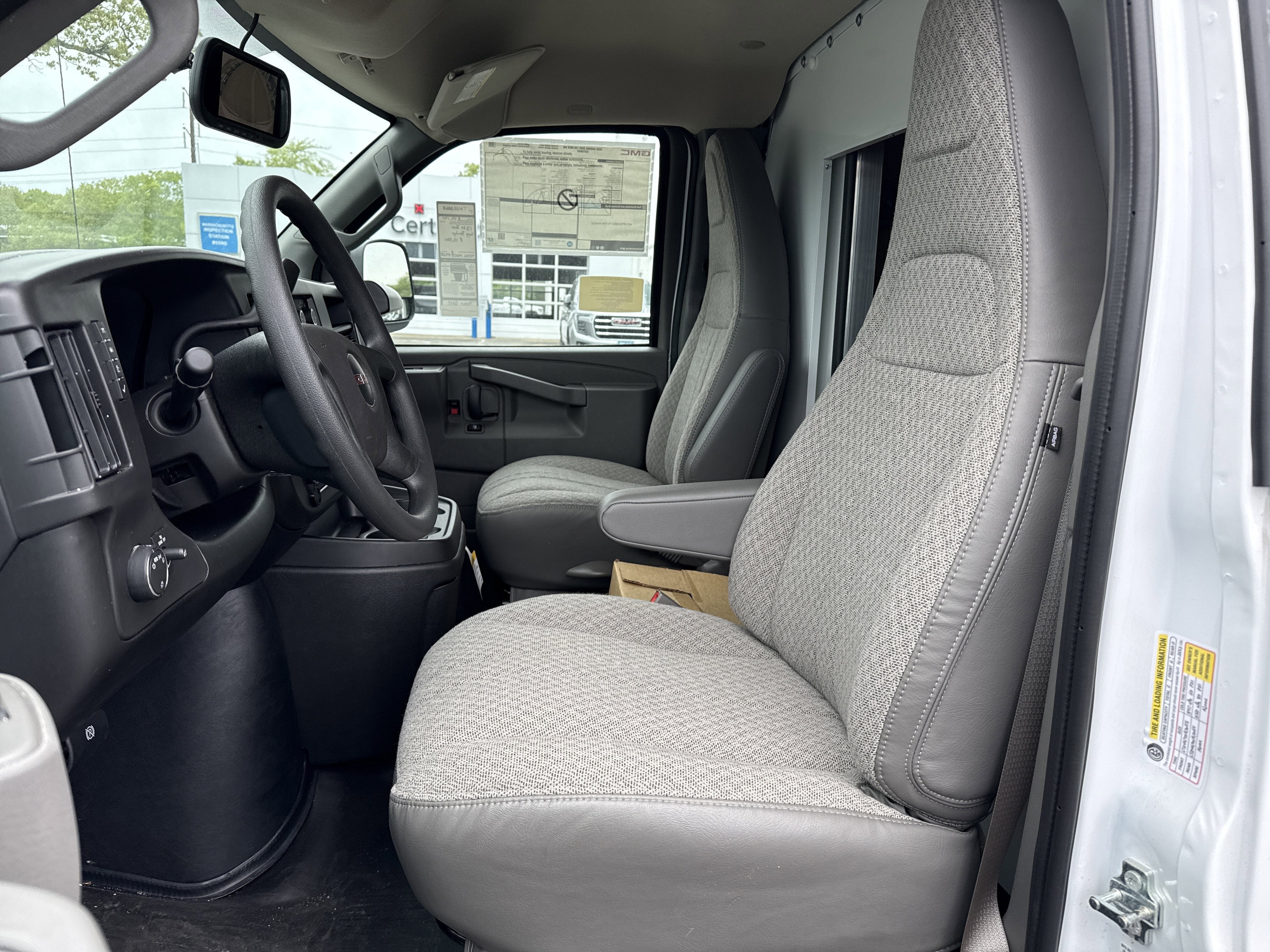 2026 GMC Savana Cutaway 3500 1WT