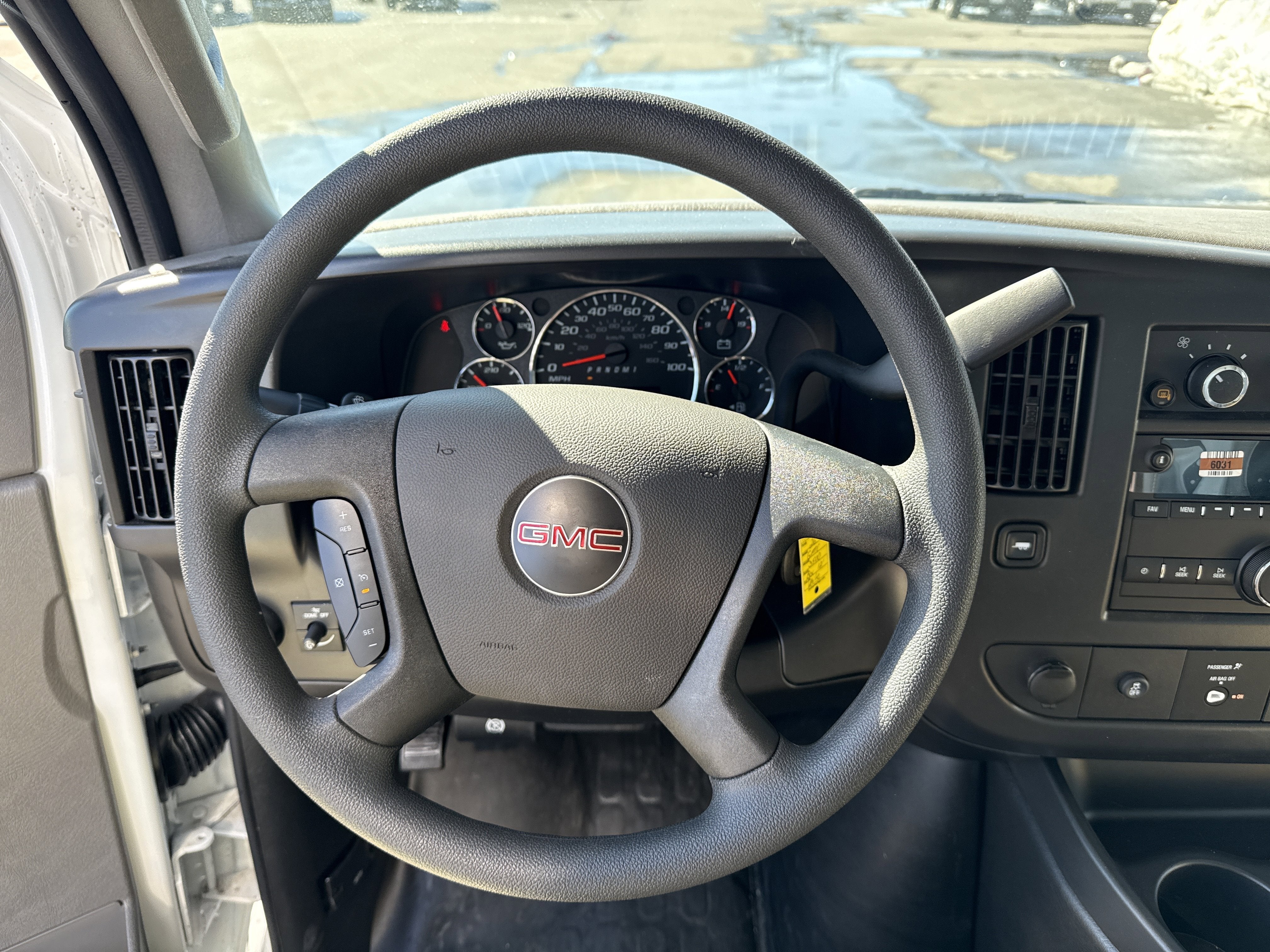 2026 GMC Savana Cutaway 3500 1WT